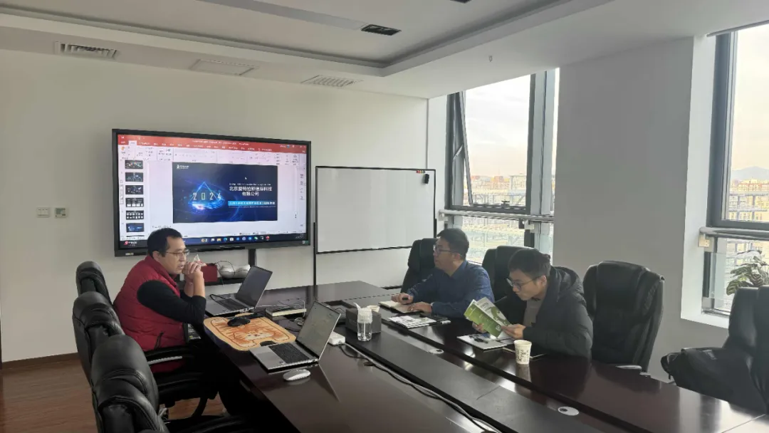 雙碳攜手智慧環(huán)保，共繪綠色未來(lái)